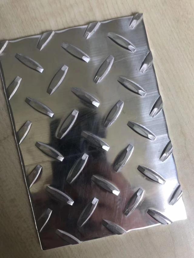 Non-slip aluminum plate